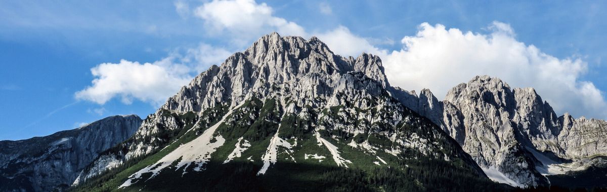Wandern im Kaisergebirge mit Blick auf das Tuxeck